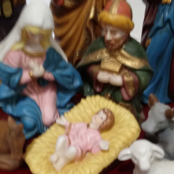 "Sale" 11 Piece Nativity Set. - Picture 2 of 4